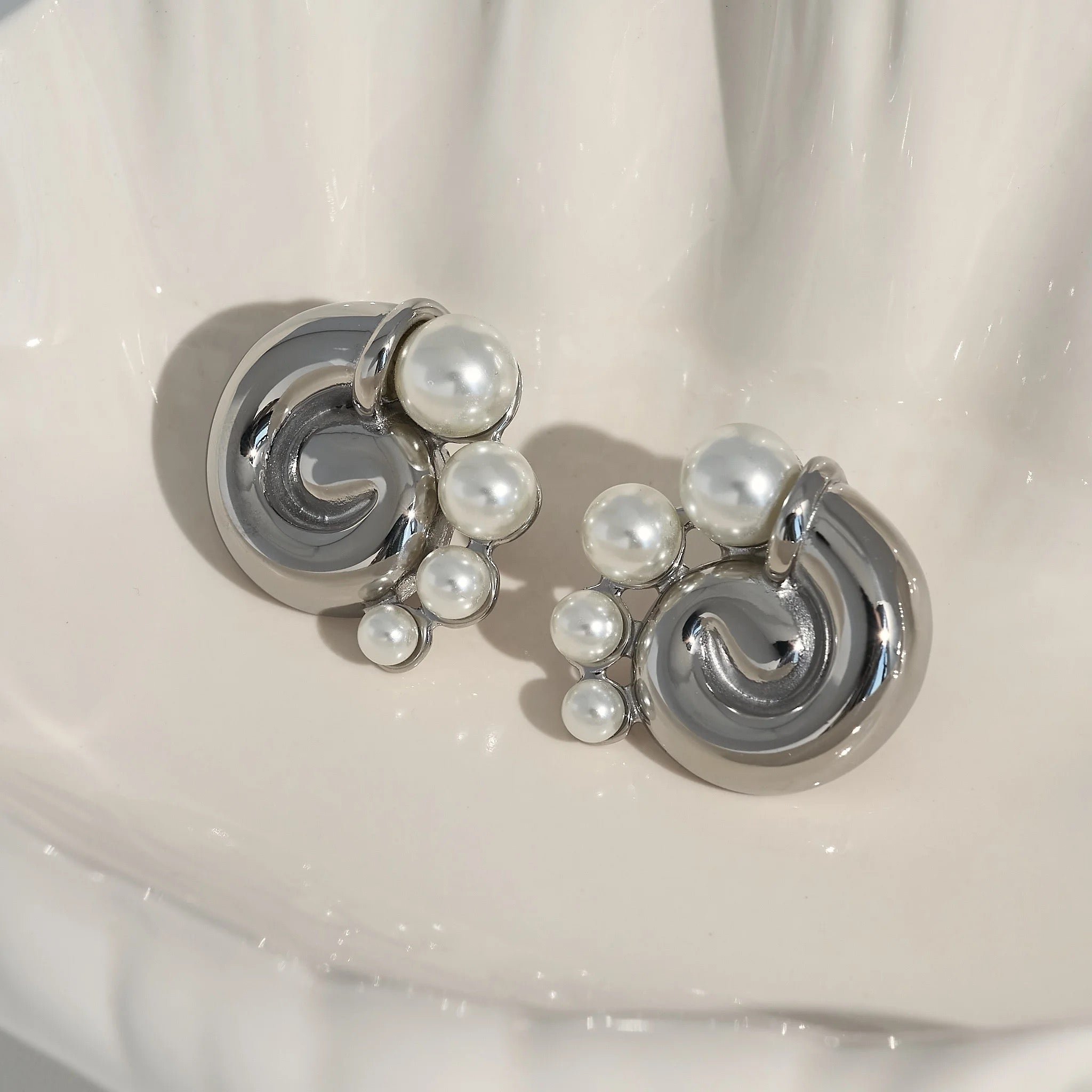 Vintage snail pearl earrings