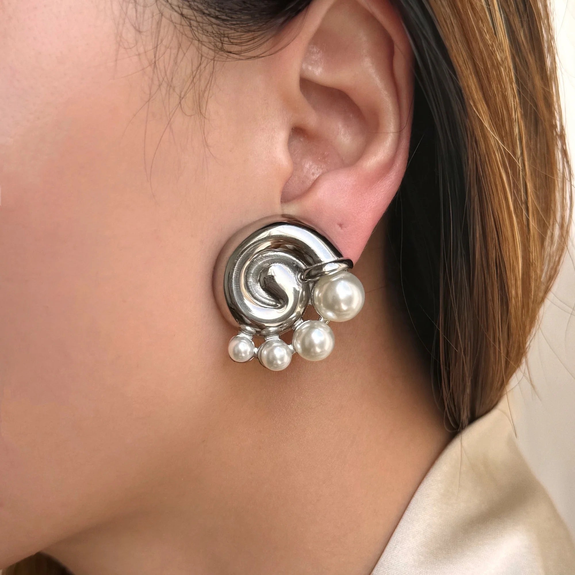 Vintage snail pearl earrings