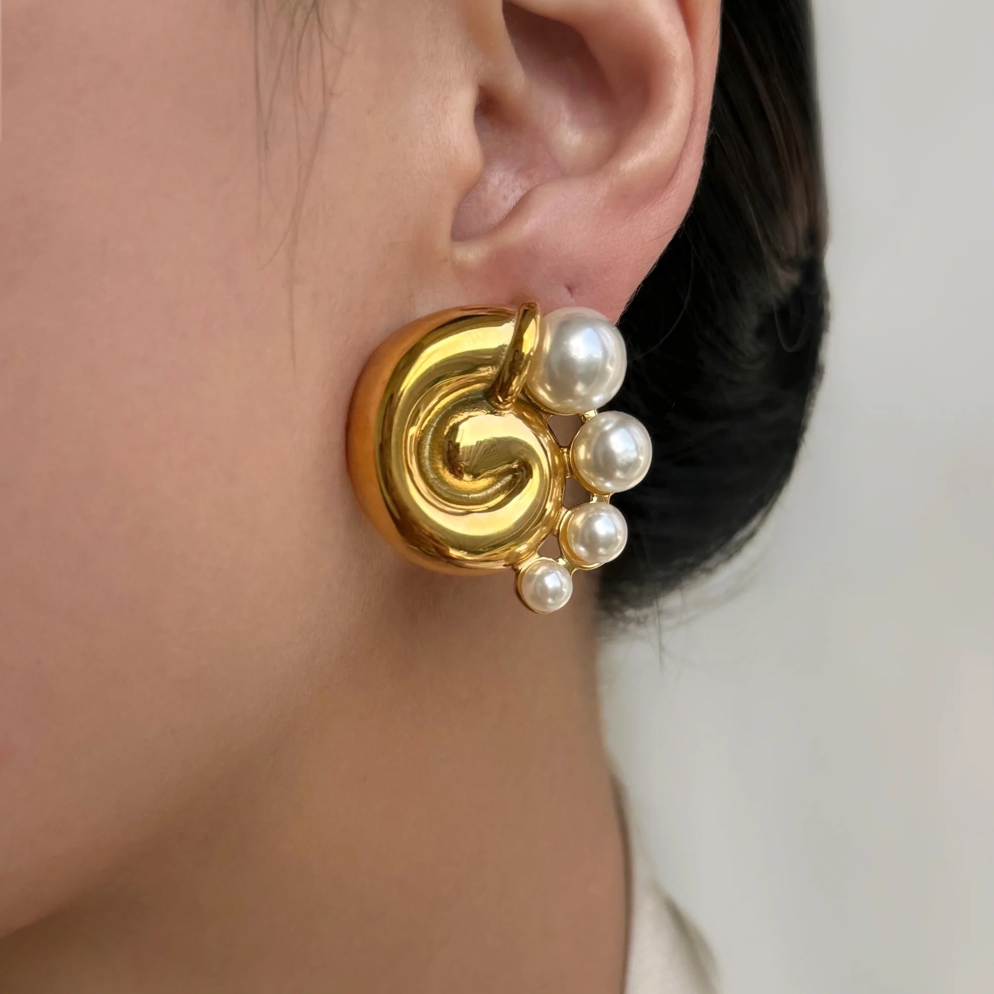 Vintage snail pearl earrings