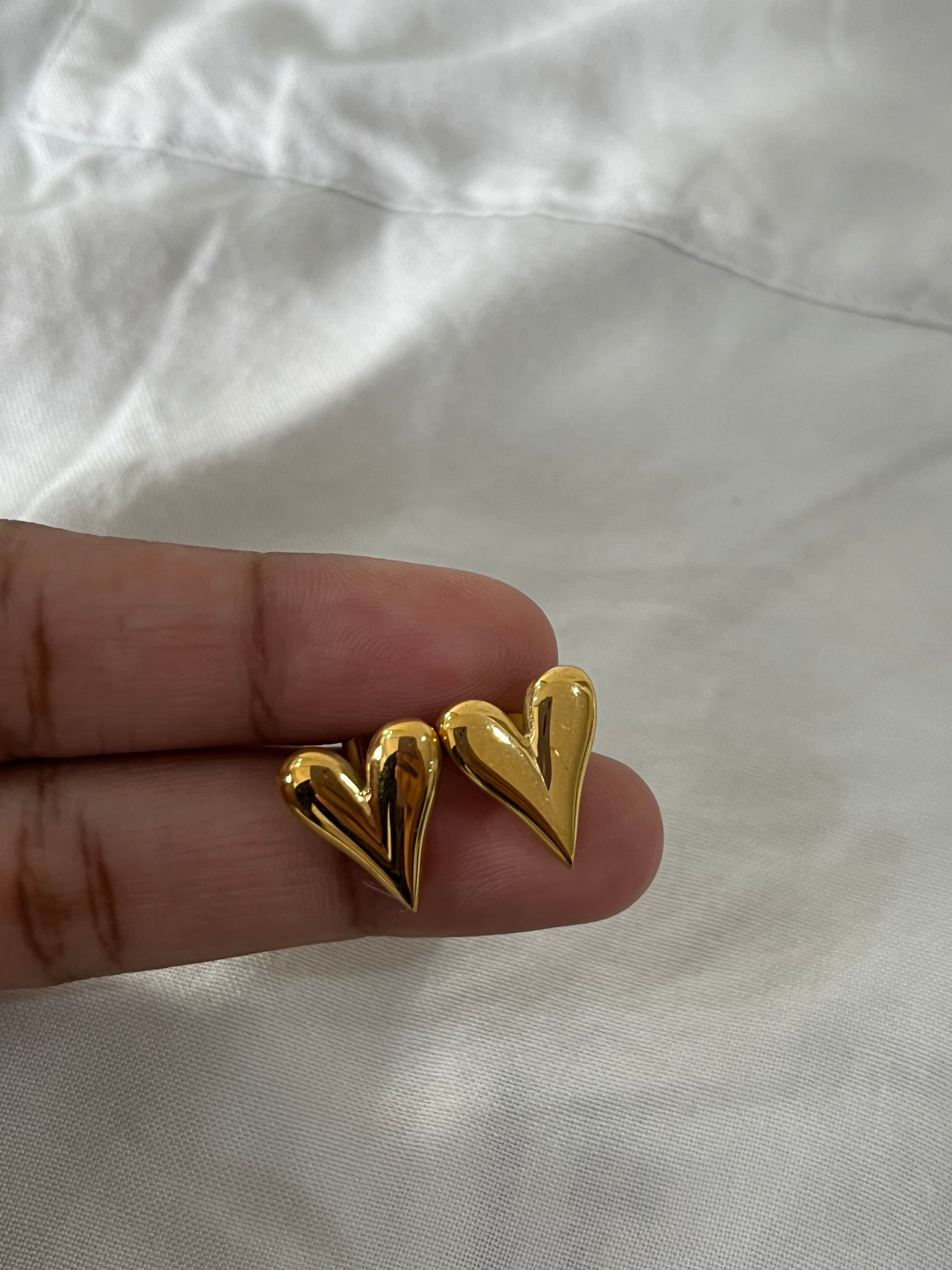 Solice heart studs