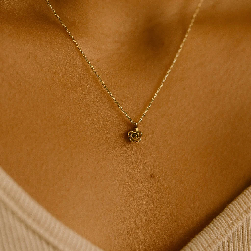 Rosy dainty necklace