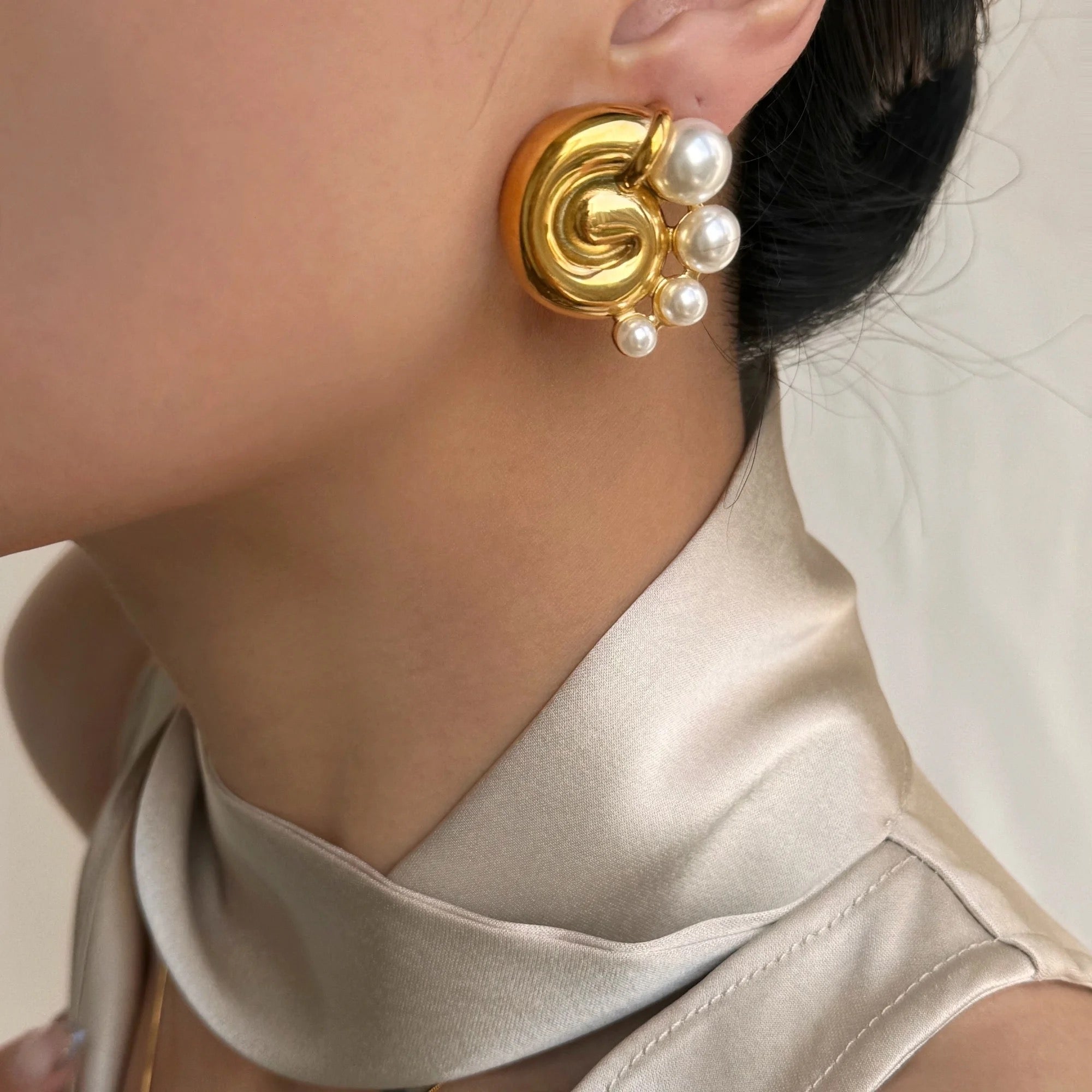 Vintage snail pearl earrings