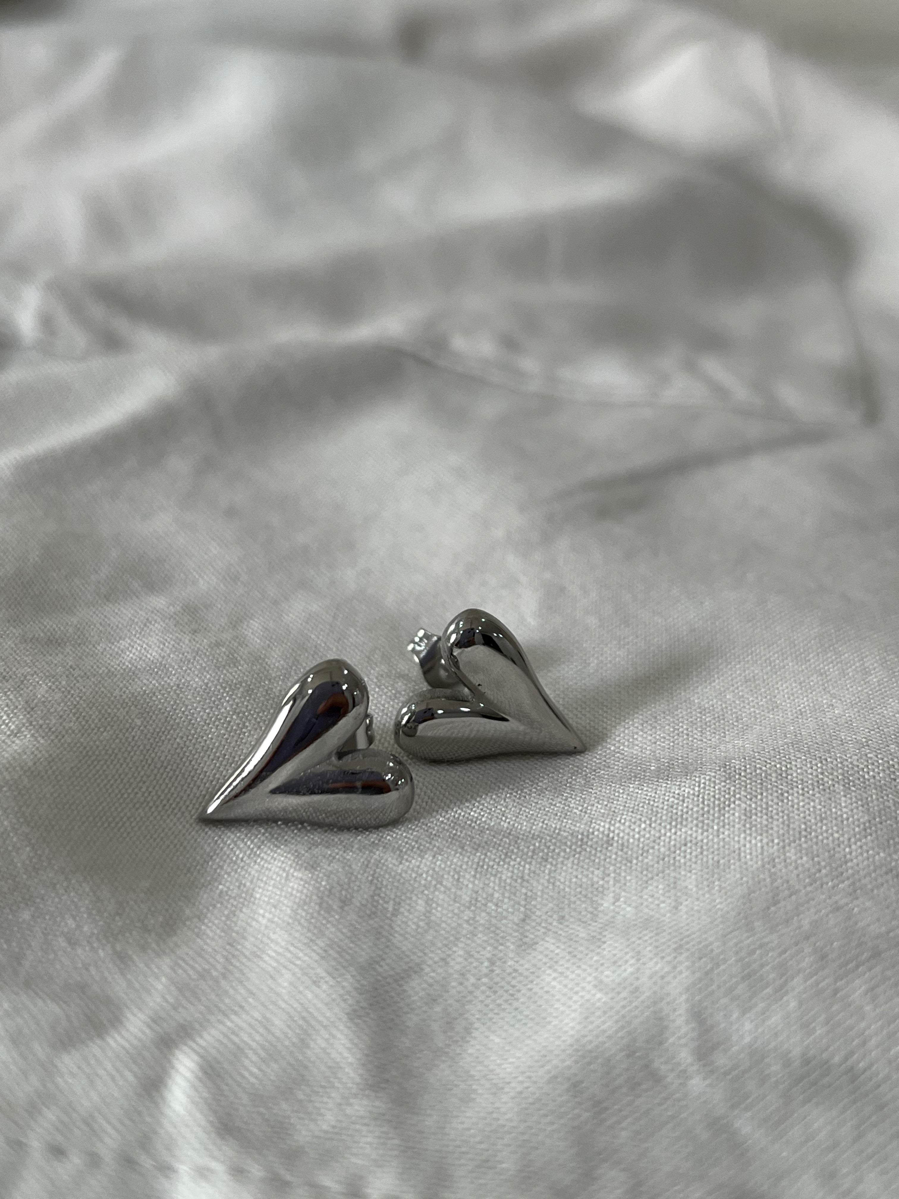 Solice heart studs