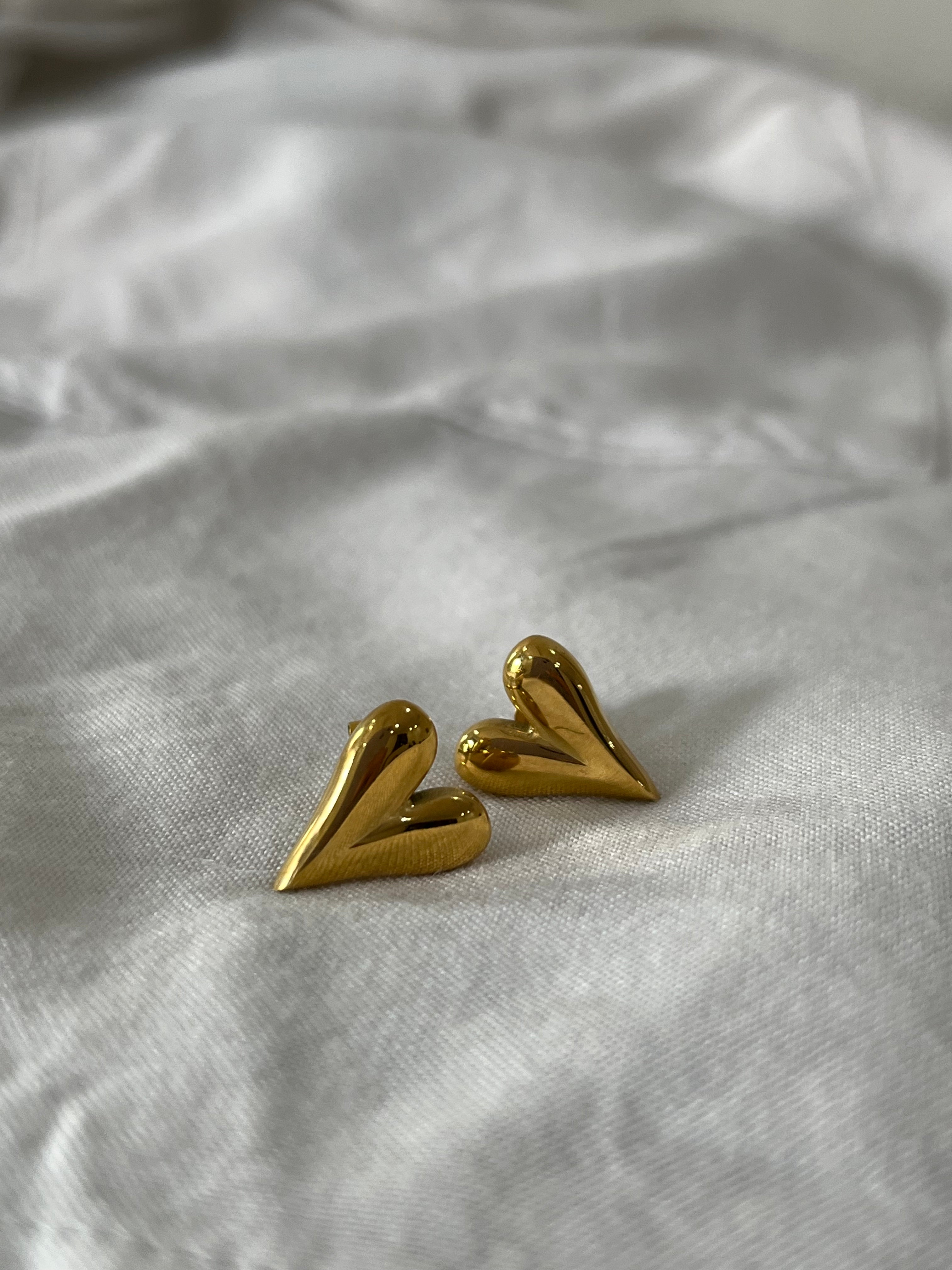 Solice heart studs