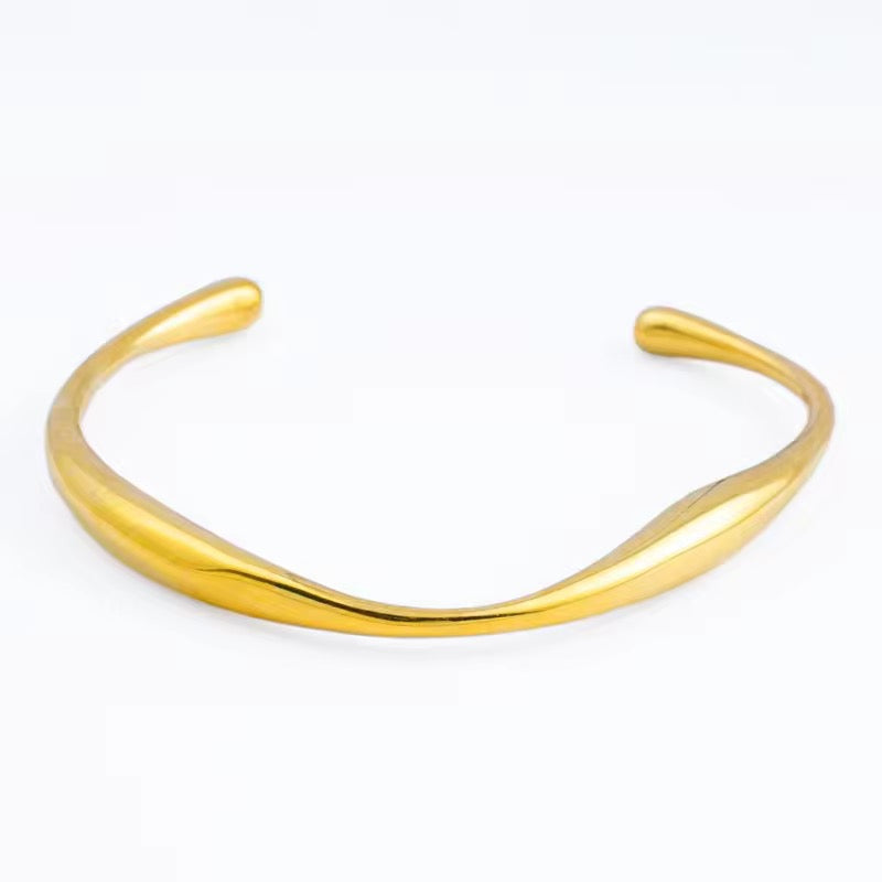 Sleek stackable bracelet