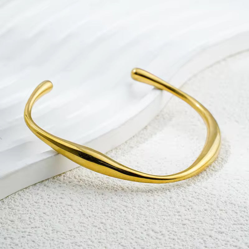 Sleek stackable bracelet