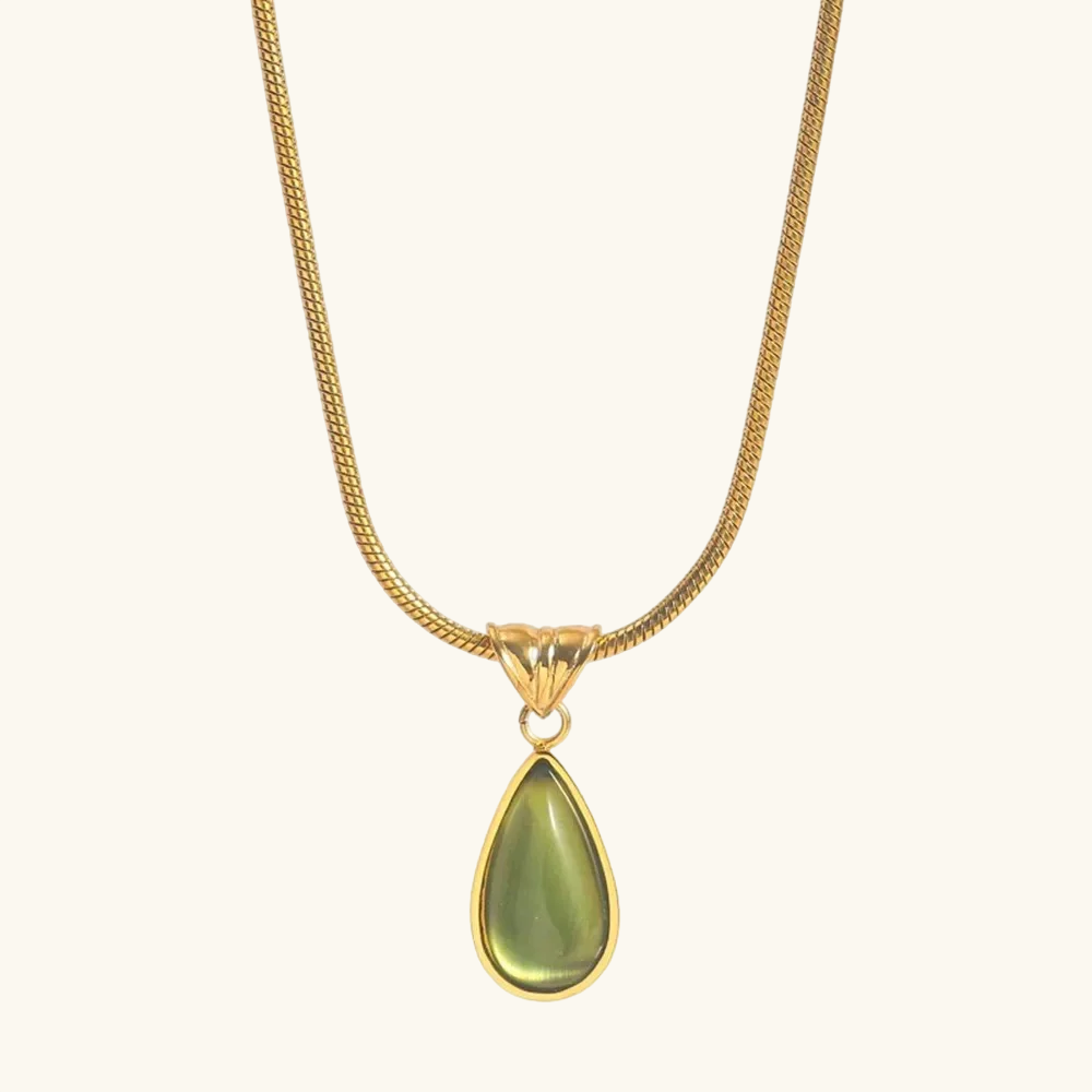 Elegant Tear drop shaped necklace with earrings