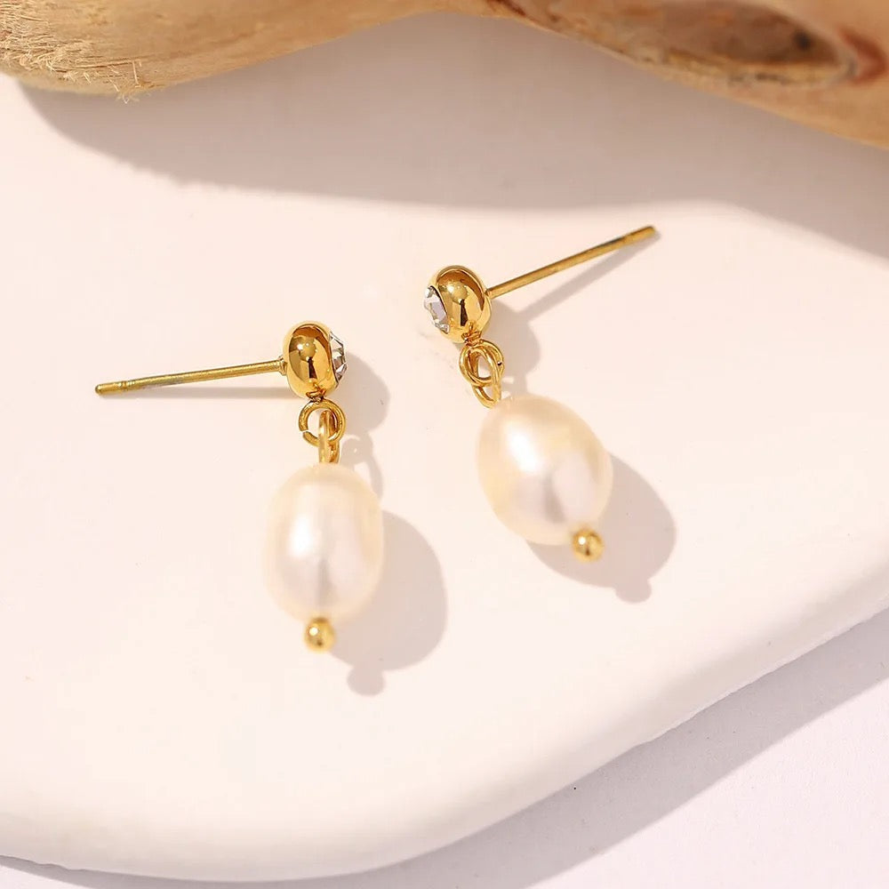 Zeneme pearl earrings