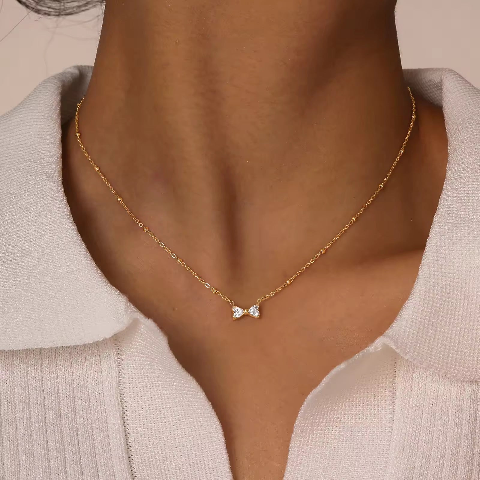 Bow me away necklace