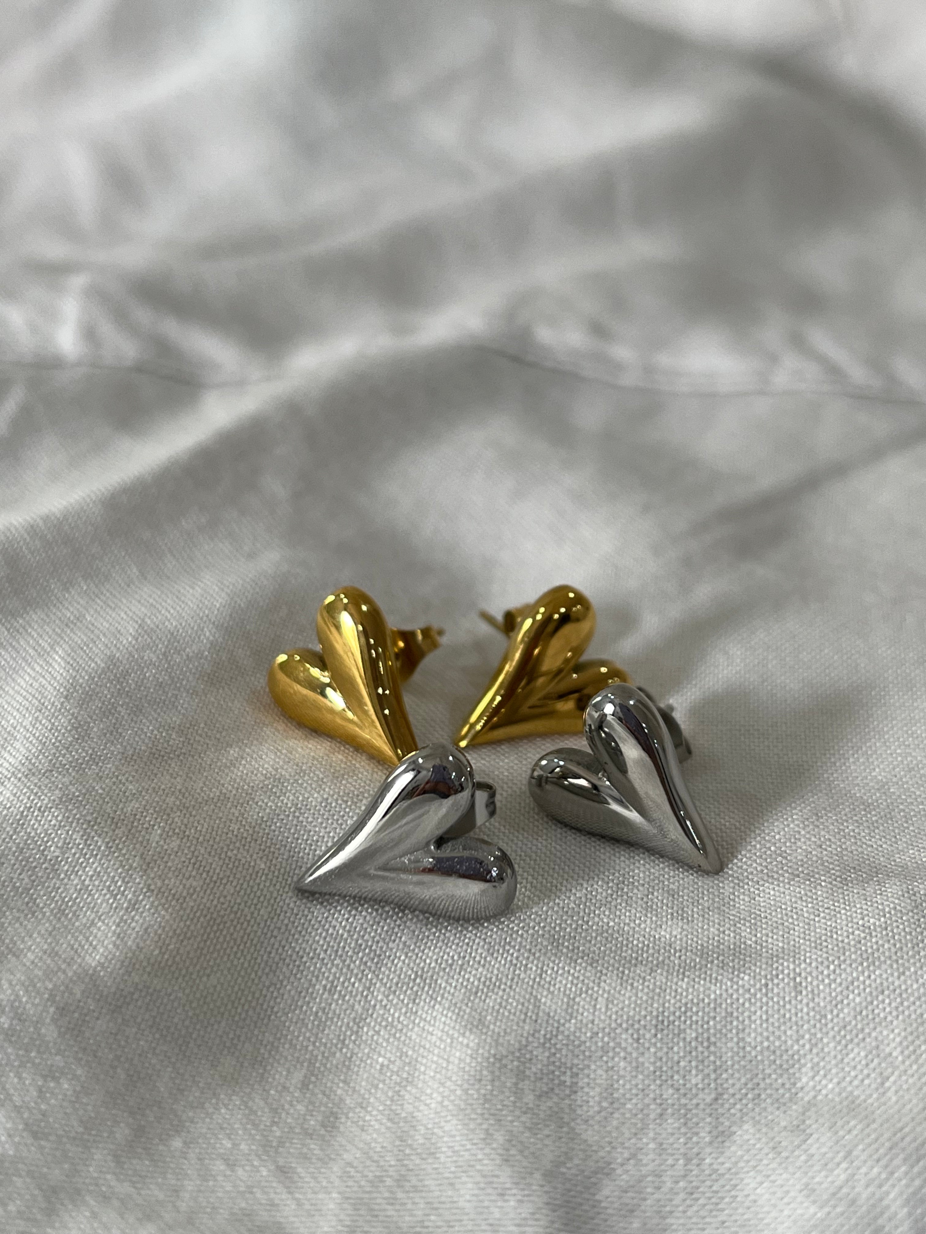 Solice heart studs