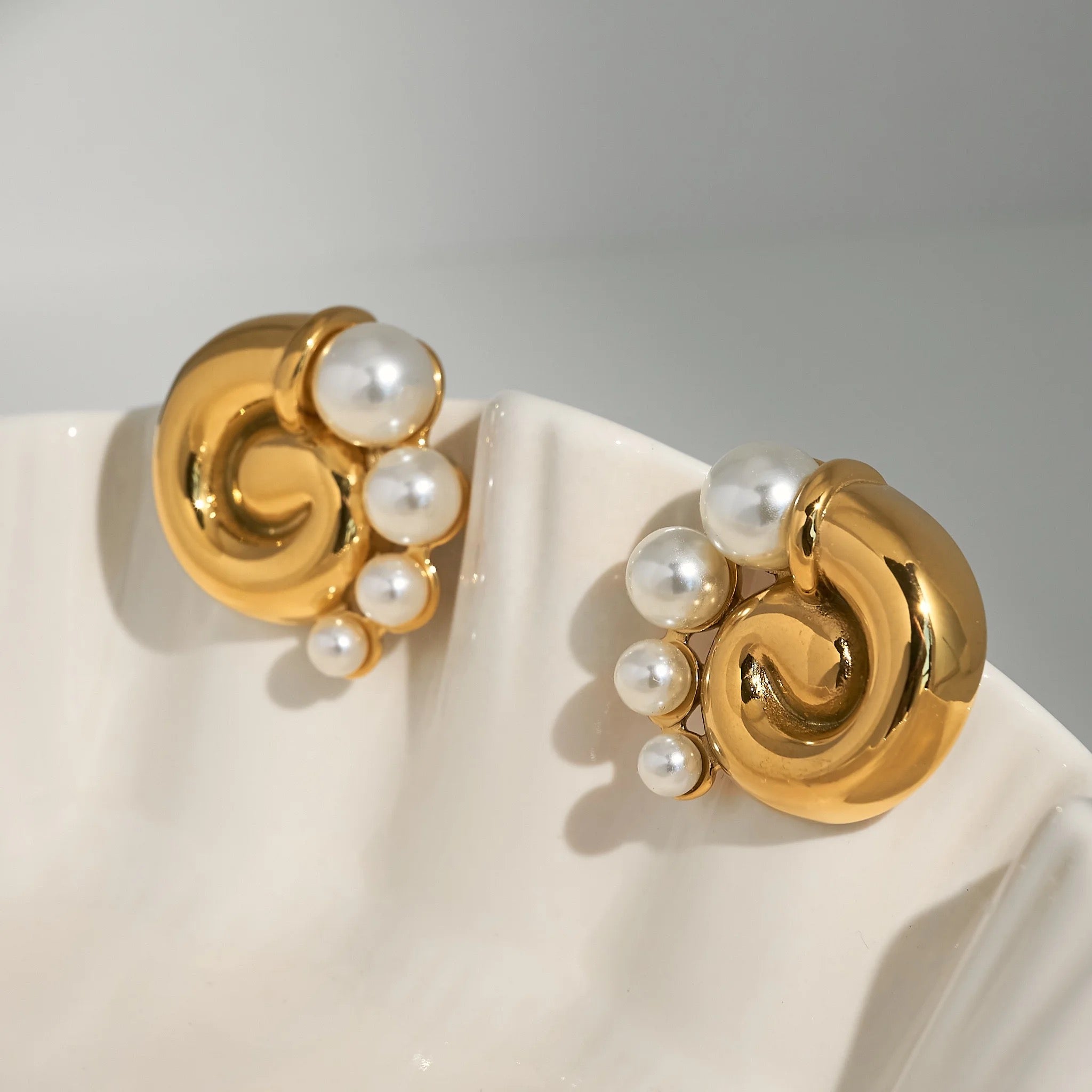 Vintage snail pearl earrings