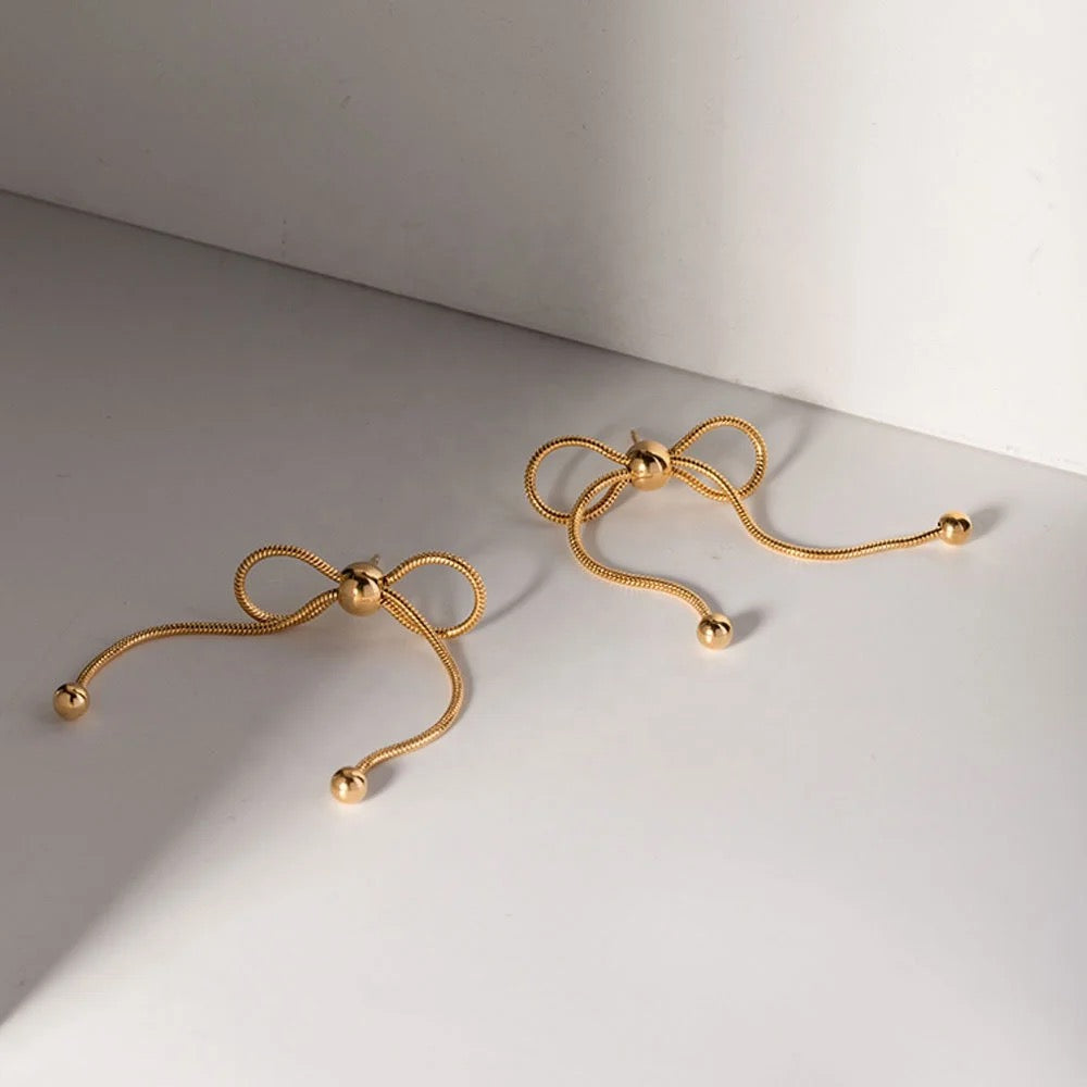 Bow me away earrings- 18k Gold Plated