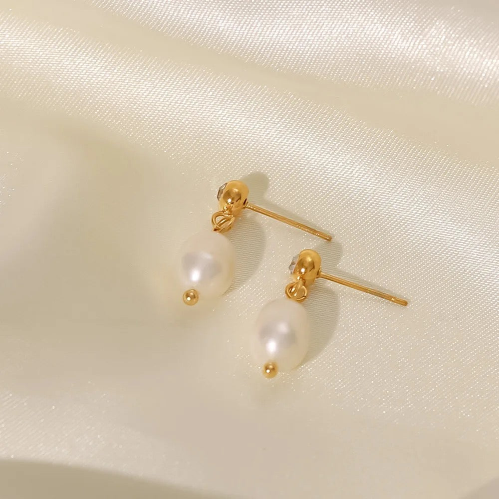 Zeneme pearl earrings