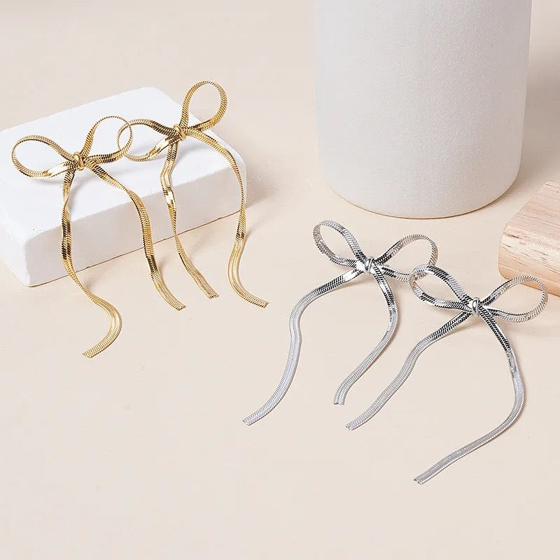 Bow long earrings