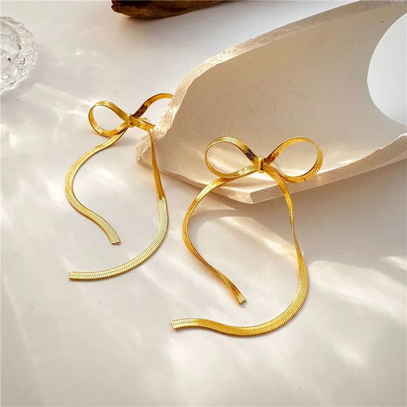 Bow long earrings