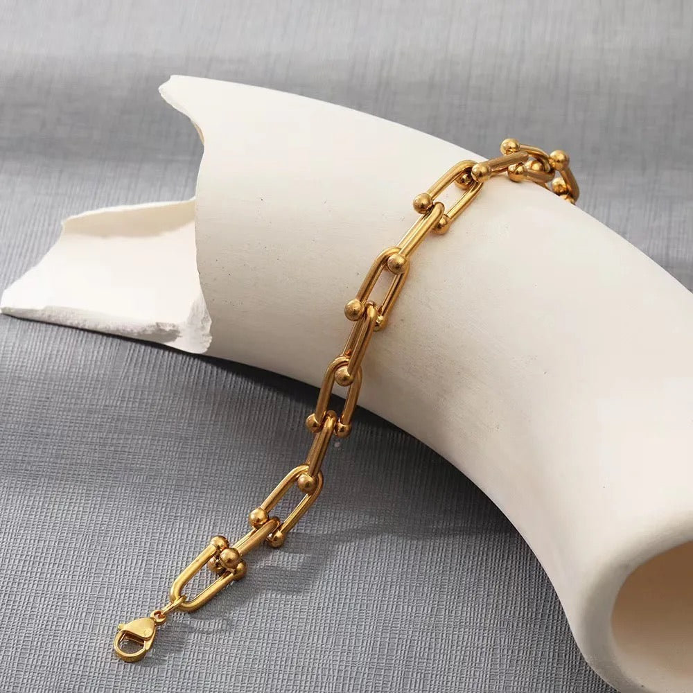 Bold U link bracelet