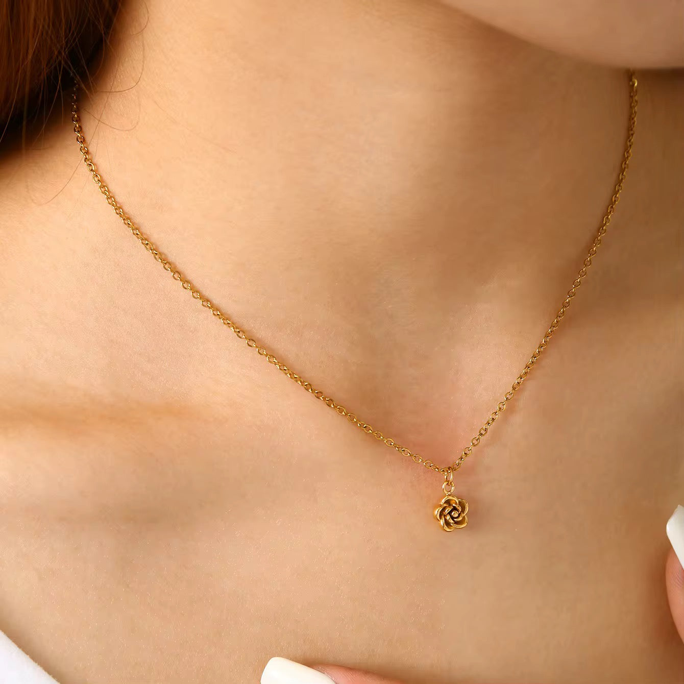 Rosy dainty necklace
