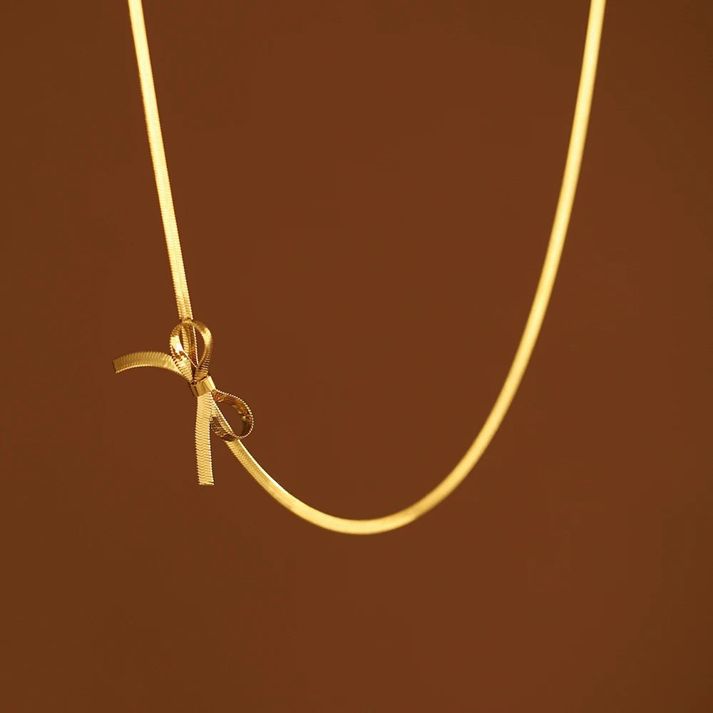 Bow necklace